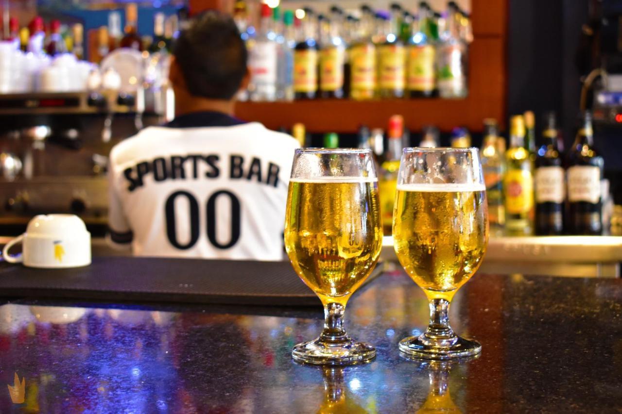 Grand Sunset Princess Playa del Carmen Luaran gambar Beer at a sports bar