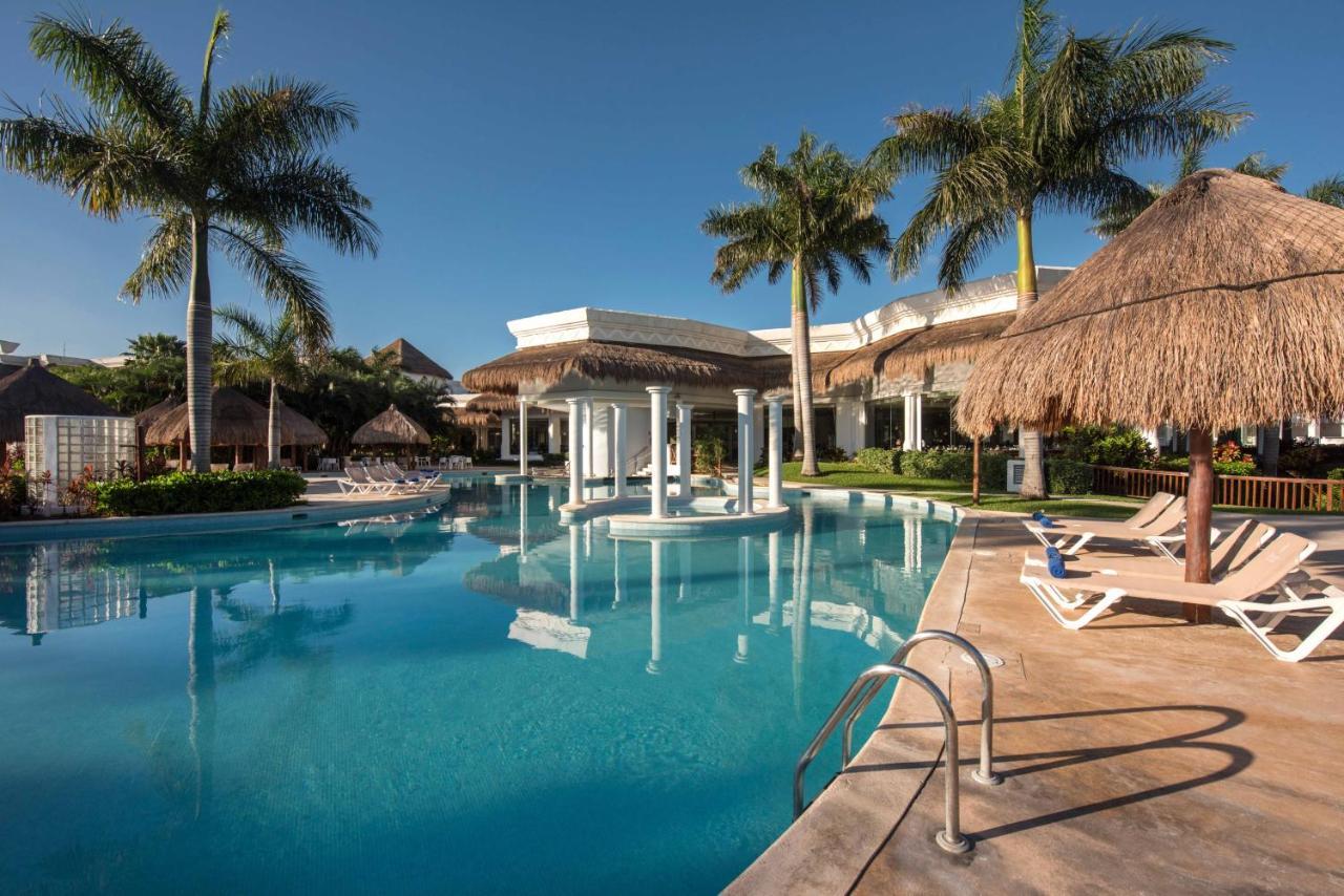 Grand Sunset Princess Playa del Carmen Luaran gambar Pool at Iberostar Grand Hotel Bávaro