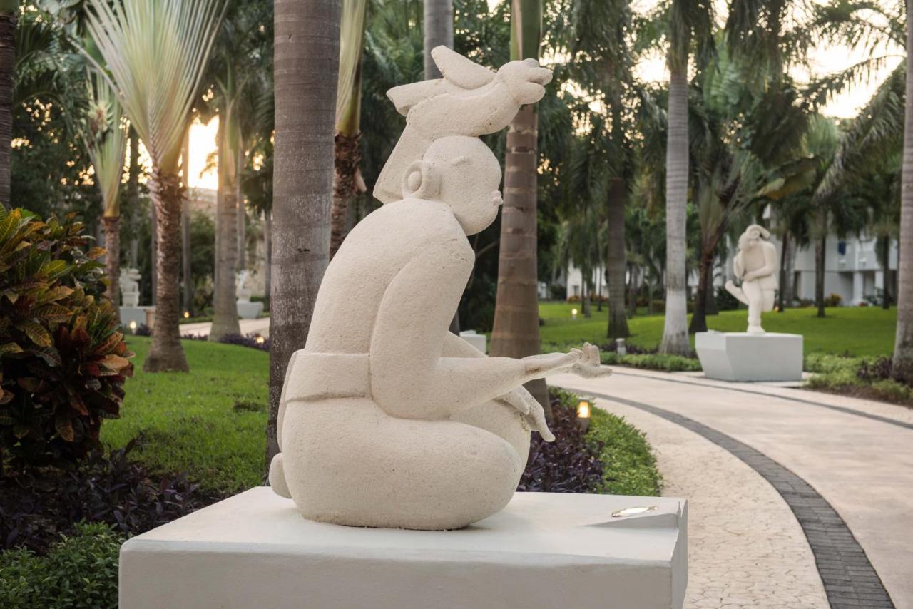 Grand Sunset Princess Playa del Carmen Luaran gambar Sculpture at the Four Seasons Hotel, Miami