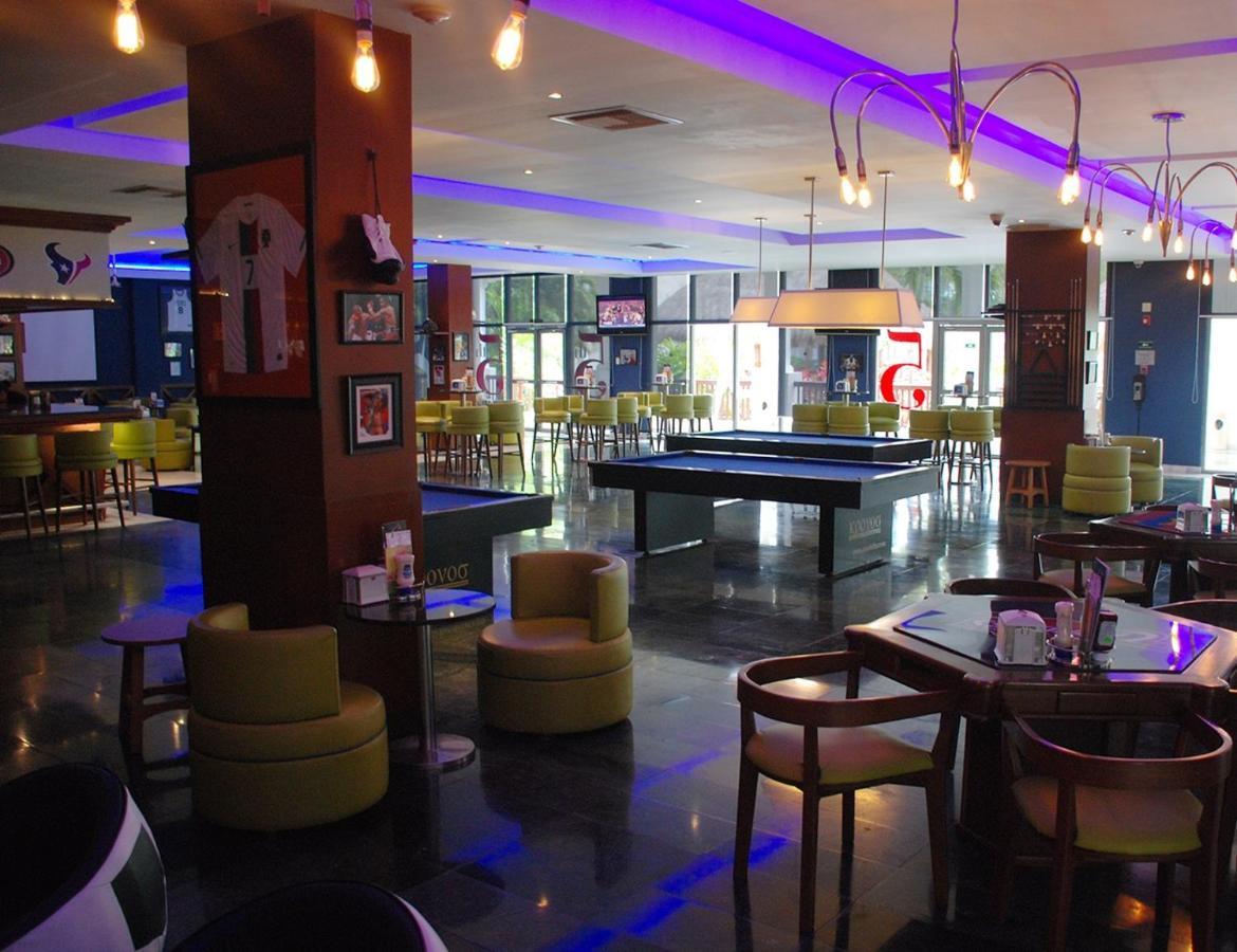 Grand Sunset Princess Playa del Carmen Luaran gambar The interior of the hotel's bar