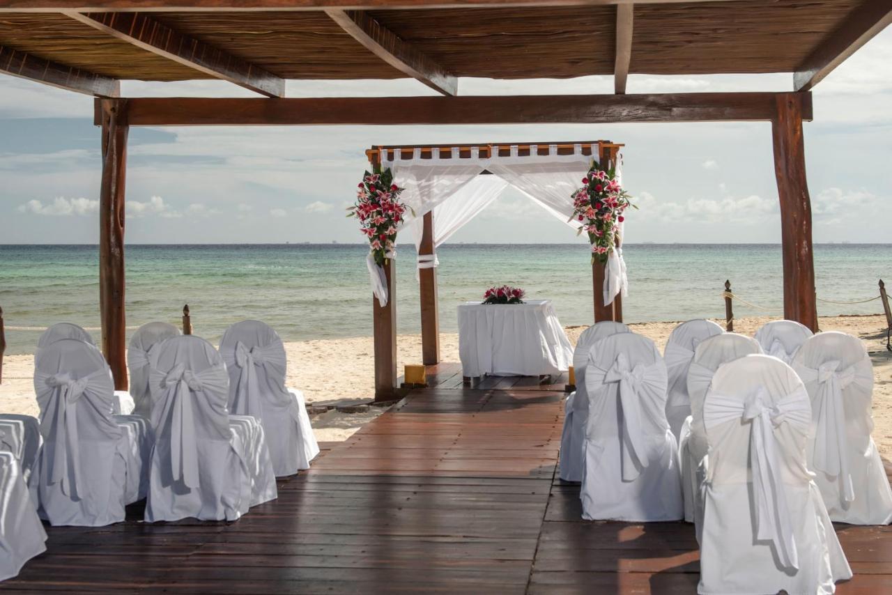 Grand Sunset Princess Playa del Carmen Luaran gambar A beach wedding