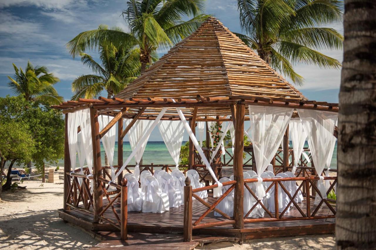 Grand Sunset Princess Playa del Carmen Luaran gambar A gazebo at the beach