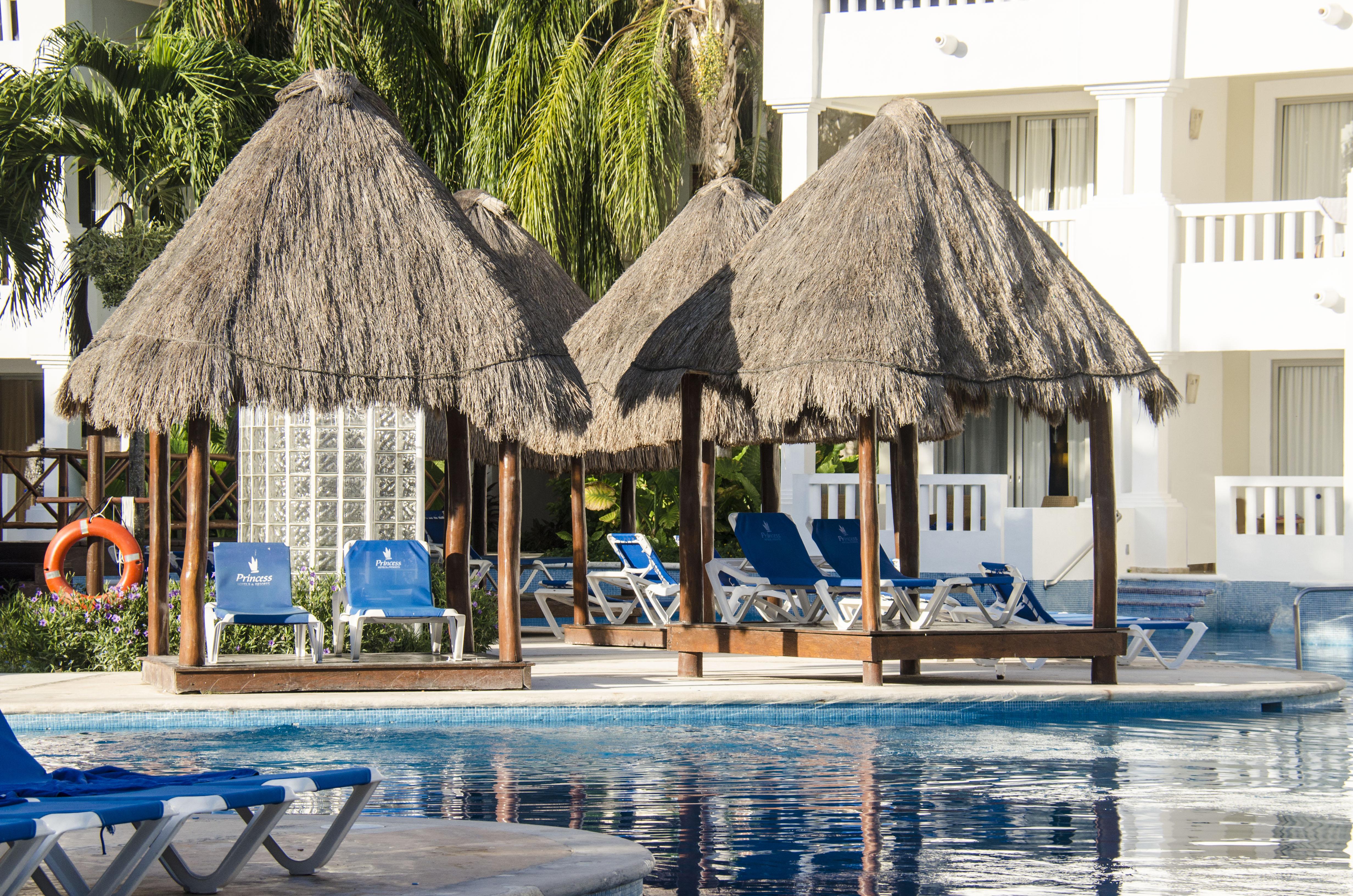 Grand Sunset Princess Playa del Carmen Luaran gambar Cabanas at the pool