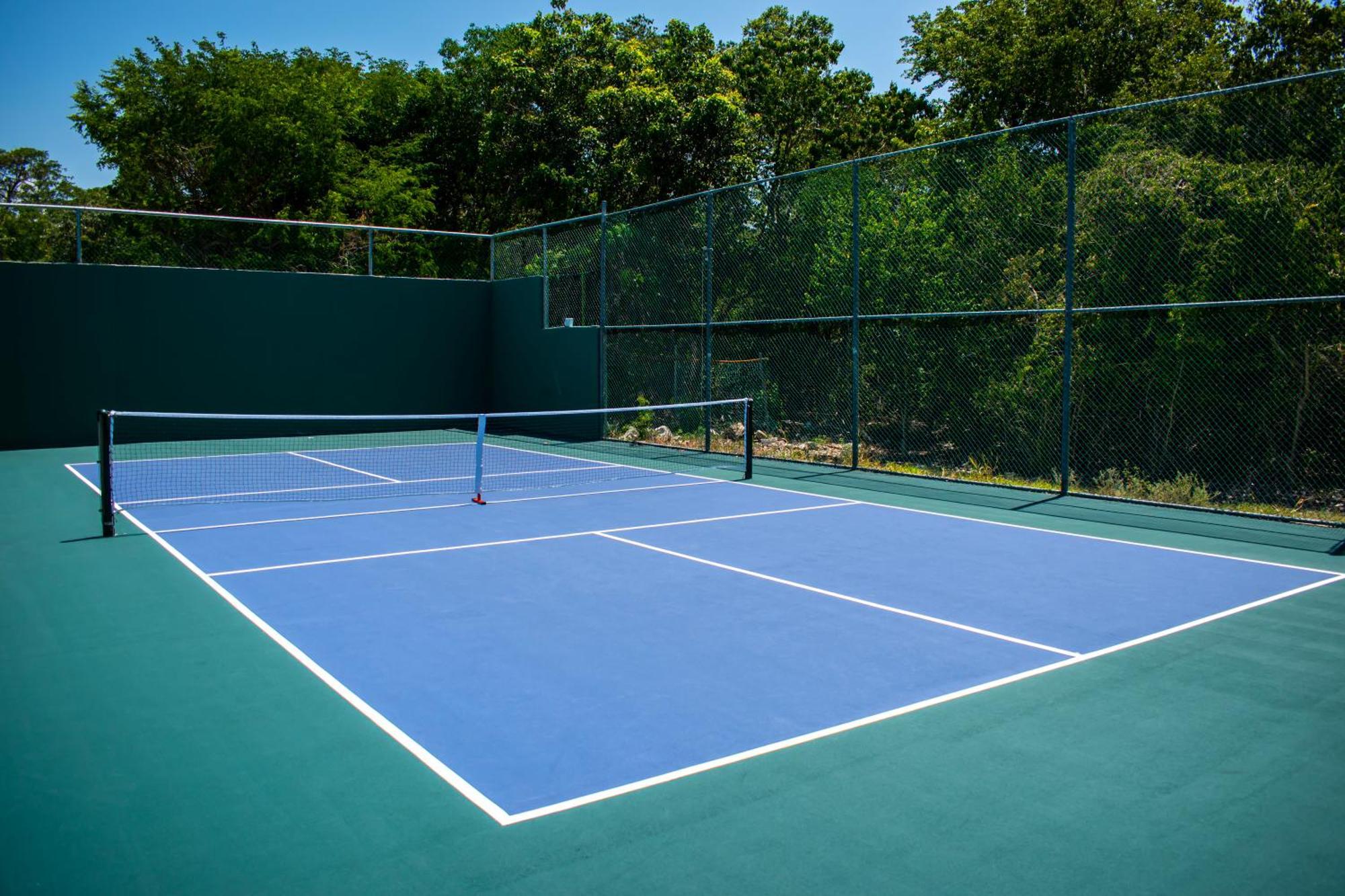 Grand Sunset Princess Playa del Carmen Luaran gambar A tennis court